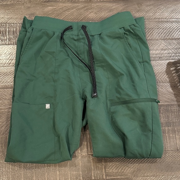 Fabletics Scrubs - Picture 3 of 3